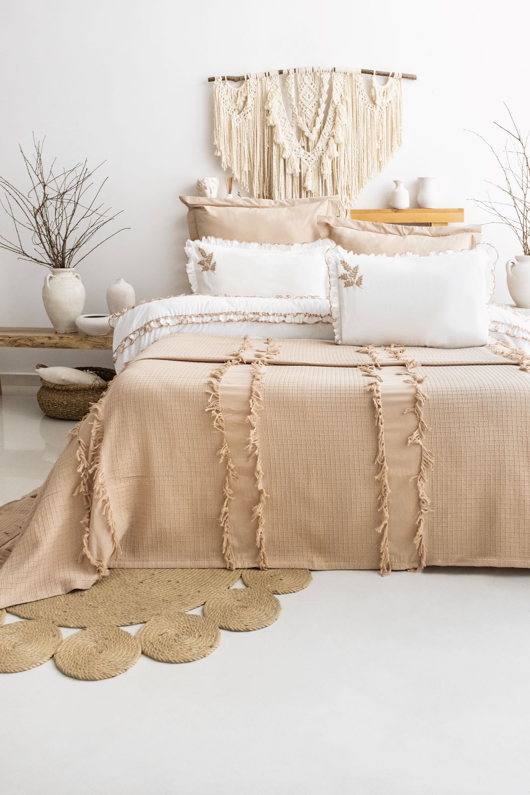 Postilna-bilyzna-z-vyshyvkoyu-i-pike-Saheser-Brianna-beige-yevro-200h220 Постільна білизна з вишивкою і піке Brianna beige євро 200х220, 30204
